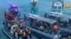 Gambar ini diambil dari video selebaran yang diambil pada tanggal 17 Juni 2024 yang menunjukkan kapal penjaga pantai China (kiri) mendekati kapal Filipina (tengah) saat terjadi insiden di Second Thomas Shoal. (Angkatan Bersenjata Filipina - Kantor Urusan Masyarakat/AFP)