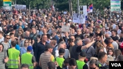 ARHIVA - Peti skup "Srbija protiv nasilja", ispred Narodne skupštine Srbije, u Beogradu, 3. juna 2023. (Foto: VOA/Rade Ranković).