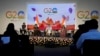El ministro de Información y Radiodifusión de India, Anurag Thakur, segundo a la derecha, habla durante una conferencia de prensa en la reunión de funcionarios de Finanzas y Bancos Centrales (FCBD) en el cónclave del G20 en Bangalore, India, el miércoles 22 de febrero de 2023.