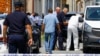 Policija u Daruvaru na mestu masovne pucnjave (Foto: Zeljko Puhovski/Cropix via AP)