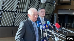 Жозеп Боррель и Дмитрий Кулеба отвечают на вопросы прессы. Фото Русской службы "Голоса Америки".
