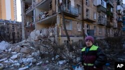Majengo yaliyoharibiwa na mashambulizi ya Russia mjini Kyiv, Machi 18, 2022. Picha ya AP