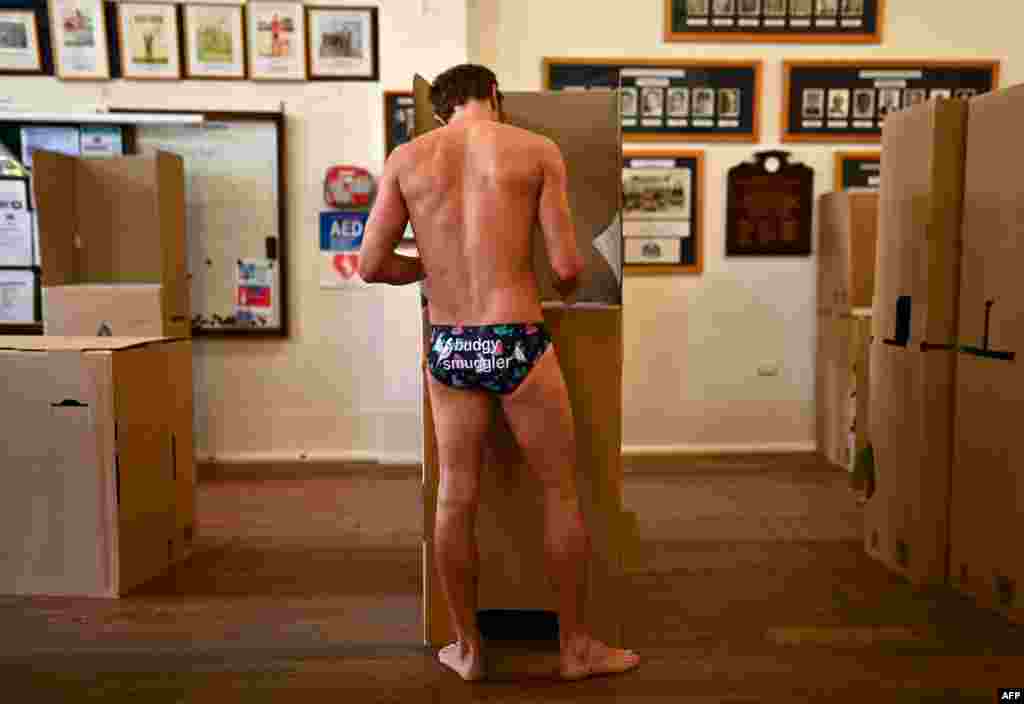 A man casts his vote during Australia's general election at a polling station at Bondi Beach in Sydney, May 21, 2022.