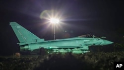 Военный самолет возвращается на базу после нанесения удара по формированиям хуситов. Февраль 2024 г.