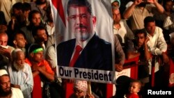 Los partidarios de Morsi desoyeron una orden de los militares de dispersarse y terminan las protestas.