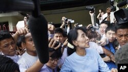 Lãnh tụ dân chủ Miến Ðiện Aung San Suu Kyi tại Yangon, ngày 22/4/2012