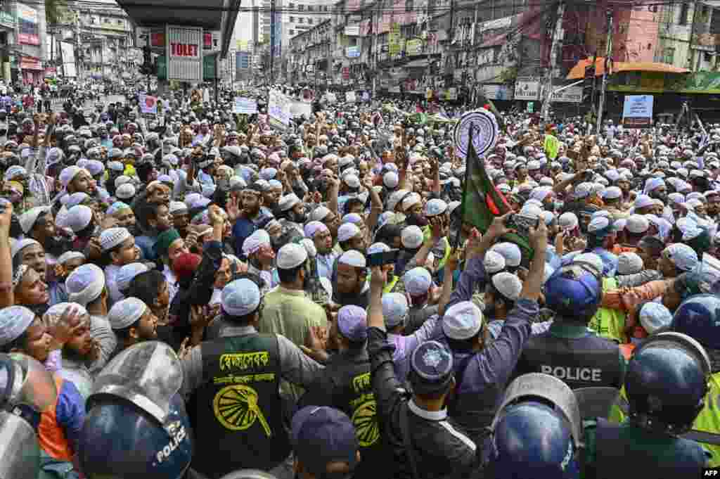 Police try to stop activists and supporters as they march towards the Indian embassy in Dhaka, to protest remarks on the Prophet Mohammed by one of Indias ruling party officials.