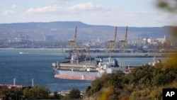 Нефтяной танкер в Новороссийске, Россия, архивное фото (AP Photo, File)