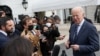 Presiden AS Joe Biden berbicara kepada para wartawan di Gedung Putih mengenai situasi di Ukraina sebelum berangkat menuju Ohio, pada 17 Februari 2022. (Foto: Reuters/Leah Millis)