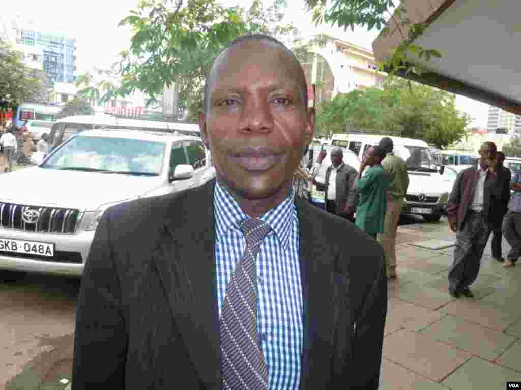 Giám mục Charles Ngigi tại Nairobi, Kenya chúc mừng nhân dân Mỹ vì đã chứng tỏ sự trưởng thành về dân chủ. “Người thua chấp nhận thất bại ngay, điều đó mang lại an bình.” (G. Joselow/VOA)