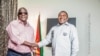 Afonso Dhlakama, líder da RENAMO (esq) e Filipe Nyusi, Presidente da República de Moçambique encontram-se pela primeira vez