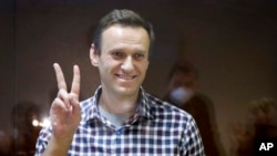 Алексей Навальный во время судебного процесса в Москве. 20 февраля 2021 года. (AP Photo/Alexander Zemlianichenko, File).