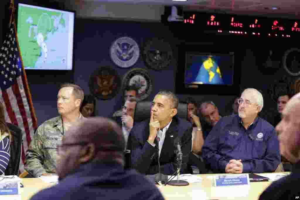Tổng thống Obama dự buổi thuyết trình của FEMA, cơ quan liên bang đặc trách về cứu hộ khẩn cấp tại thủ đô Washington, ngày 28/10/2012.