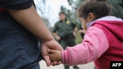 Imigranti iz Centralne Amerike u McAllenu u Teksasu