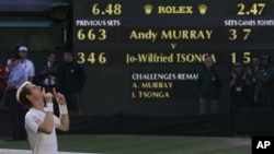 Petenis Inggris, Andy Murray of Britain berhasil mengalahkan petenis Perancis Jo-Wilfried Tsonga dalam Kejuaraan Tenis All England di Wimbledon, Inggris (6/7).