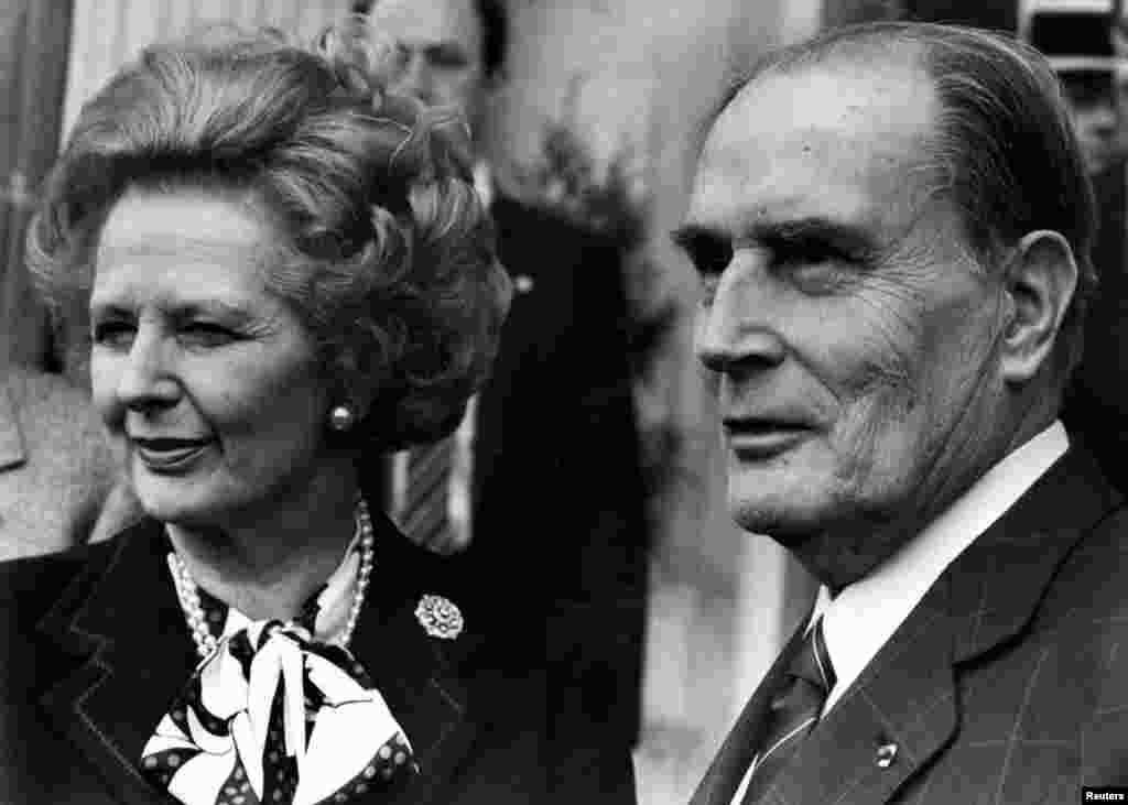Thủ tướng Thatcher và Tổng thống Pháp Francois Mitterrand sau khi họp về kiểm soát vũ khí hạt nhân tại Normandy, Pháp, 23/3/1987.