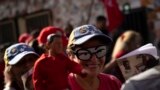La Voz de América conversó con dos chavistas que por fidelidad al fallecido expresidente Hugo Chávez, votaron por Nicolás Maduro en 2013. Pero ese apoyo se “diluyó”. Ambos sostienen que no votarían por Maduro si entra en la candidatura presidencial en 2024.