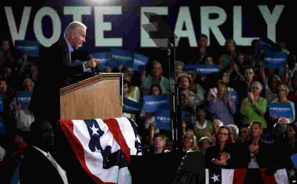 Phó Tổng thống Mỹ Joe Biden vận động tại Sarasota, Florida, ngày 31/10/2012.