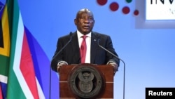 Le président sud-africain Cyril Ramaphosa lors de la Conférence sur l'investissement à Sandton, Afrique du Sud, le 13 avril 2023.