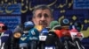 احمدی‌نژاد می‌گوید اسناد «باند فاسد نفوذی در نهادهای امنیتی» را منتشر می‌کند