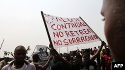 Biểu tình phản đối ngưng trợ giá nhiên liệu ở Nigeria hôm 12/1/12