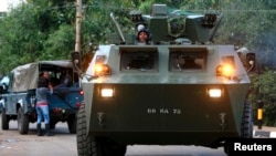 Gari la jeshi la Kenya, KDF. Vikosi vya jeshi la Kenya vimeshutumiwa kwamba viliwaua kiholela watu watano ambao walikuwa wameripotiwa kupotea katika kaunti ya Mandera. Miili yao hatimaye ilipatikana imezikwa kwenye kaburi la kina kifupi.