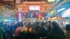 农历春节的台湾台北饶河夜市。(2023年1月25日）