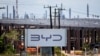 位于巴西卡马萨里市的比亚迪新电动汽车 (EV) 工厂的建筑工地。（2024年11月17日）