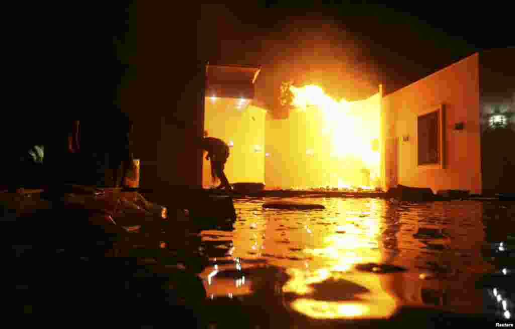 Lãnh sự quán Mỹ ở Benghazi bị phóng hỏa trong một cuộc biểu tình ngày 11 tháng 9, 2012.