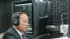 2012年，柬埔寨政府发言人在美国之音金边播音室接受采访。（资料照片）