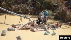 En Puerto Luz, en el Amazonas, región de Madre de Dios, Perú, el drama de la explotación del ser humano es extrema y aberrante.