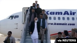 Le président afghan Ashraf Ghani arrive à Mazar-i-Sharif pour vérifier la situation sécuritaire des provinces du nord de l'Afghanistan, le 11 août 2021.