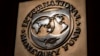Logo del Fondo Monetario Internacional (FMI) en su sede en Washington DC.
