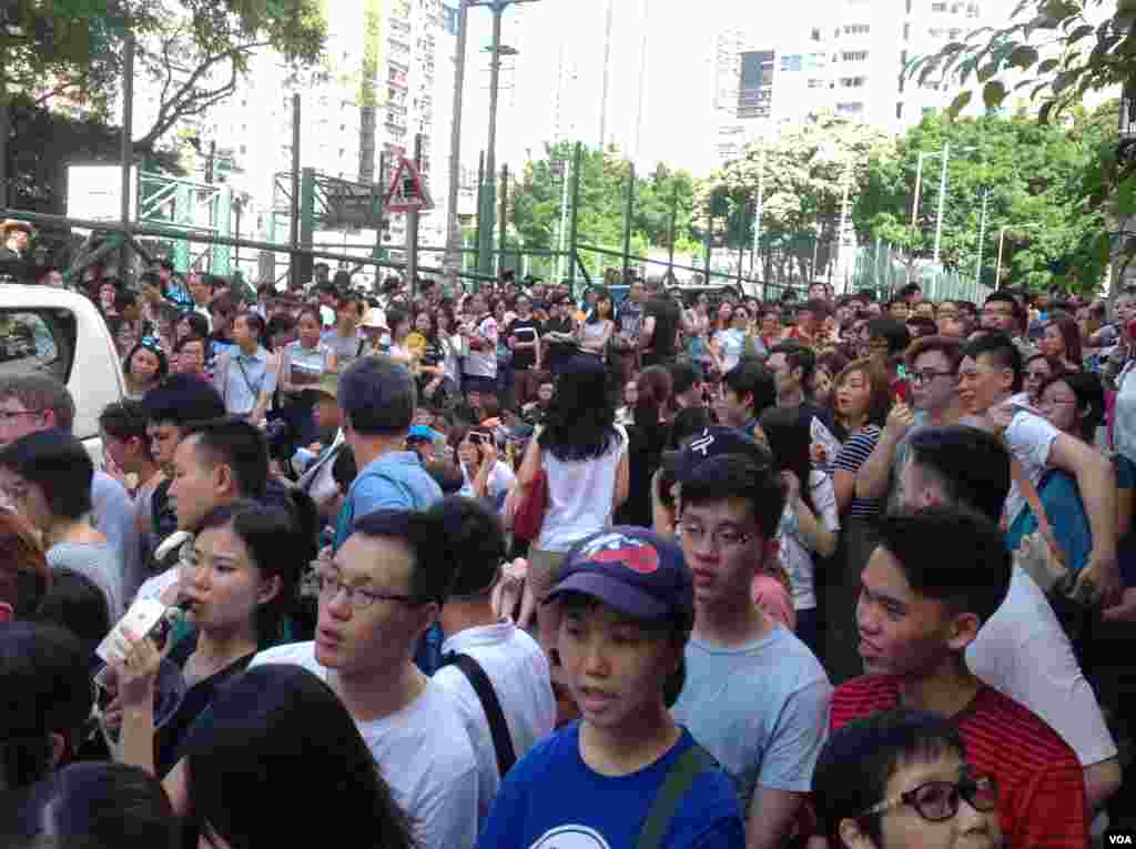 藝人何韻詩辦有種港人音樂會回應恐懼 (美國之音海彥拍攝)