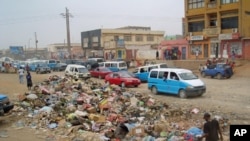 Via da Cuca, Luanda, em Julho de 2011