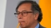 El presidente de Colombia, Gustavo Petro, escucha al primer ministro de España, Pedro Sánchez, hablar durante una conferencia de prensa en el Palacio de la Moncloa en Madrid, España, el jueves 4 de mayo de 2023