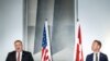 El secretario de Estado de EE.UU., Mike Pompeo, ofrece una rueda de prensa junto con su homólogo danés, Jeppe Kofod, en Copenhague.