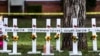 ARHIVA - Memorijal žrtavama masovnog ubistva u osnovnoj školi u Juvaldeu, u Teksasu (Foto: CHANDAN KHANNA / AFP)