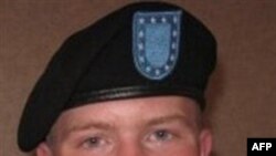 Binh nhất Bradley Manning đối mặt với tội danh ‘hỗ trợ kẻ thù’, có thể dẫn tới tử hình
