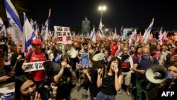 Demonstranti na protestu protiv izraelske vlade i zahtevaju bezbedno oslobađanje talaca koje Hamas drži u Pojasu Gaze od napada 7. oktobra, u Jerusalimu 31. marta 2024. godine.