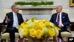 Прем'єр-міністр Австралії Ентоні Албаніз та президент США Джо Байден під час зустрічі у Білому домі, 25 жовтня 2023. AP Photo/Evan Vucci