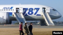 Passengers walk away from ANA's Boeing 787 Dreamliner plane after it made an emergency landing at Takamatsu airport, western Japan, Jan. 16, 2013.