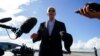 El presidente de EEUU Joe Biden llega al Aeropuerto Regional del Condado de Dane a bordo del Air Force One para asistir a un mitin de campaña en Madison, Wisconsin, el viernes 5 de julio de 2024. 