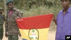 Separatistas cabindenses da FLEC ostentando bandeira da organização