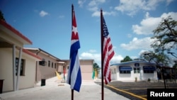 Bendera AS dan Kuba dipajang di Museum Ernest Hemingway. (Foto: Reuters)
