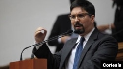 El TSJ también le prohíbe la salida del país al primer vicepresidente de la Asamblea Nacional de Venezuela, Freddy Guevara.