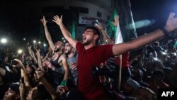 Ljudi izašli na ulice na prolave prekid vatre između Izraela i Hamasa, grad Gaza, 20. maj 2021.