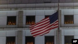 Консульство США в Гонконге: по традиции, зажжены свечи по случаю 35-й годовщины событий на площади Тяньаньмэнь. 4 июня 2024 г.
