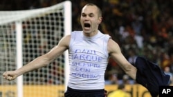 Andres Iniesta setuju untuk memperpanjang kontraknya dengan Barcelona selama tiga musim hingga Juni 2018 (foto: dok).
