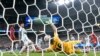 Lionel Messi dari Argentina mencetak gol kedua timnya saat kiper Kanada Crepeau gagal mengejar bola saat babak semifinal Copa America 2024 antara Argentina dan Kanada di New Jersey pada 9 Juli 2024. (Foto : AFP)